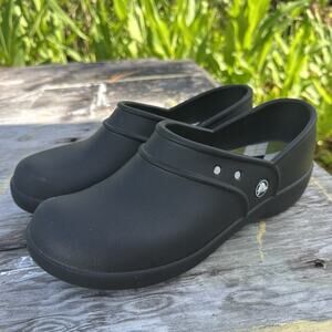Croc’s Black Clogs Slip Resistant Sole Women’s Size 9 Shoes 970